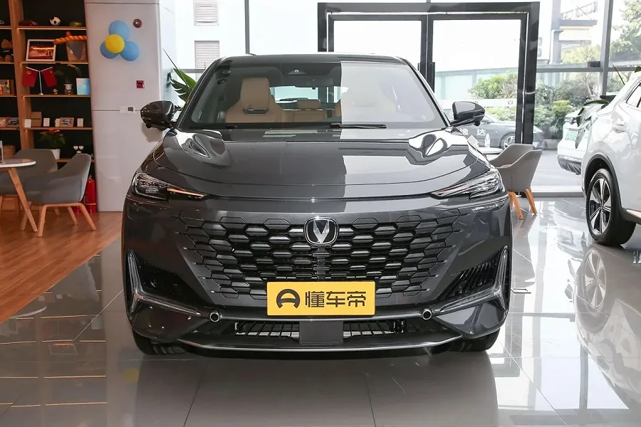 CHANGAN uni K 2025 — photo 2
